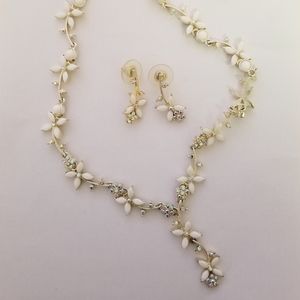 Bridal necklace and earrings set